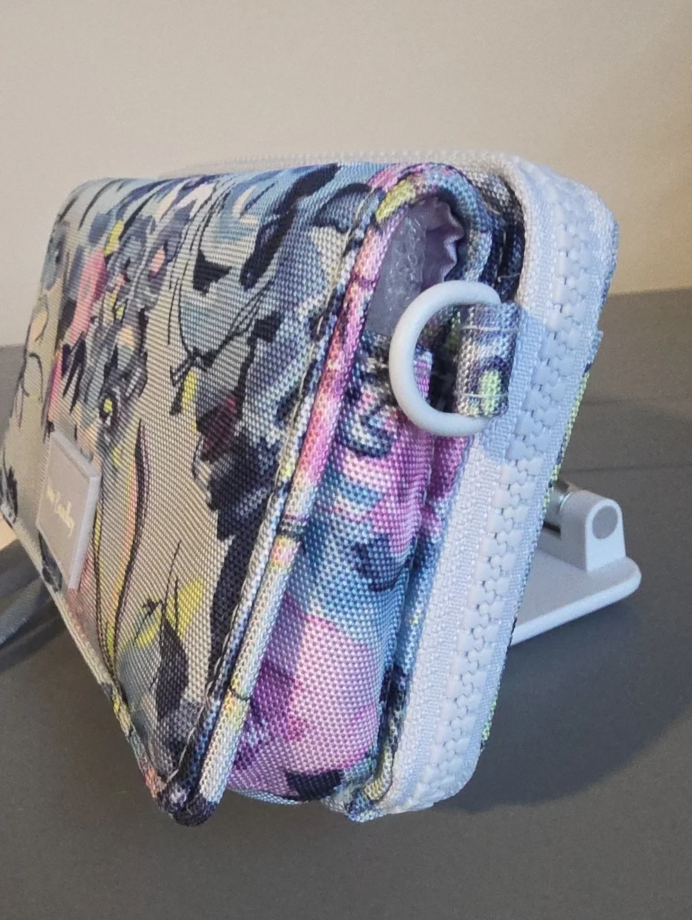 VERA BRADLEY RFID Fresh Cut Bouquet Pastel Wristlet/Clutch/Wallet